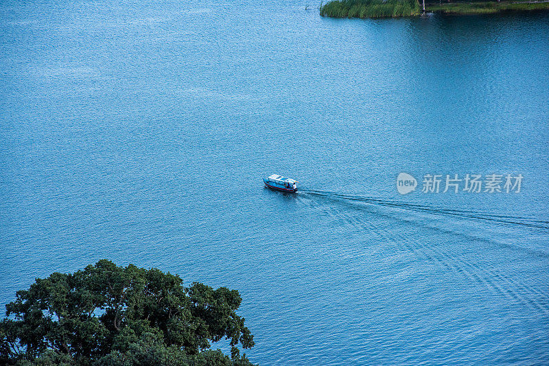 弗洛雷斯岛全景，佩滕湖