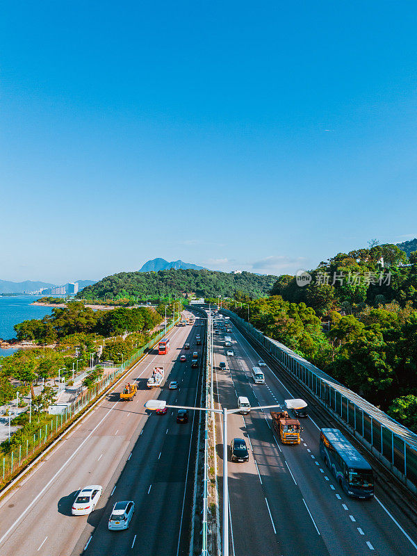 香港大埔区吐露港公路城市高架桥早晨交通情况