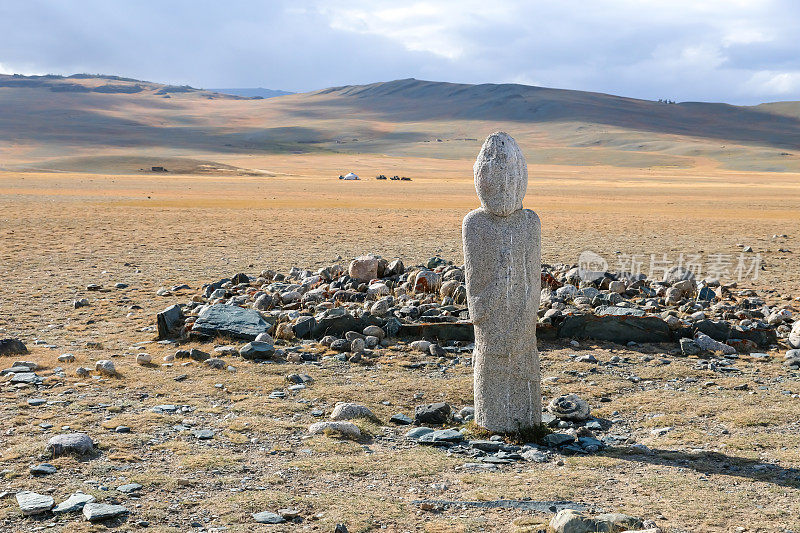巴尔巴尔雕像，一个突厥战士在蒙古阿尔泰山脉