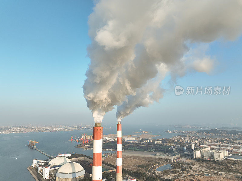排放废气的工业烟囱