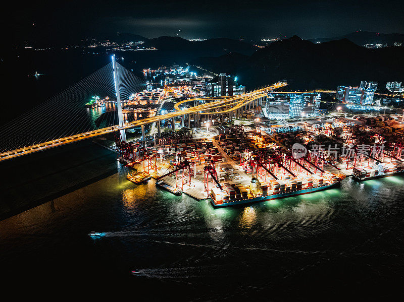 昂船洲大桥及青沙高速公路的夜景