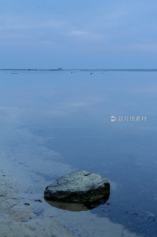 巴东尼瓦纳海滩黄昏全景