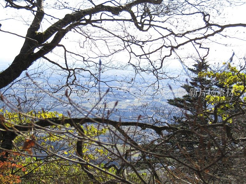 日本。11月。筑波山全景。