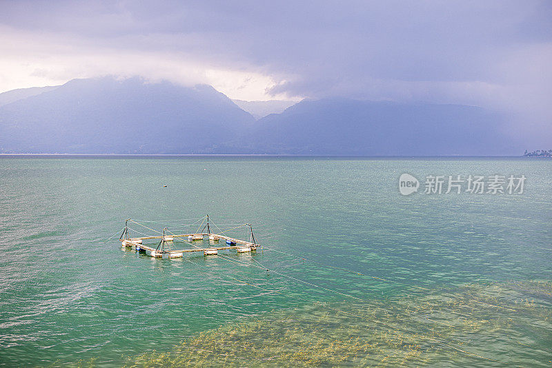 火山山湖与养鱼场