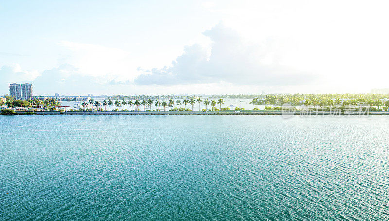 黎明时分，美国迈阿密的码头