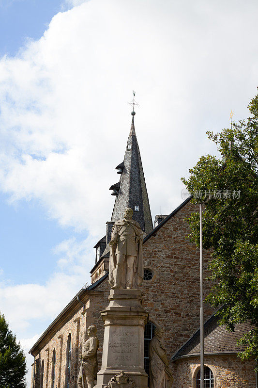 教区教堂和威廉一世皇帝纪念碑