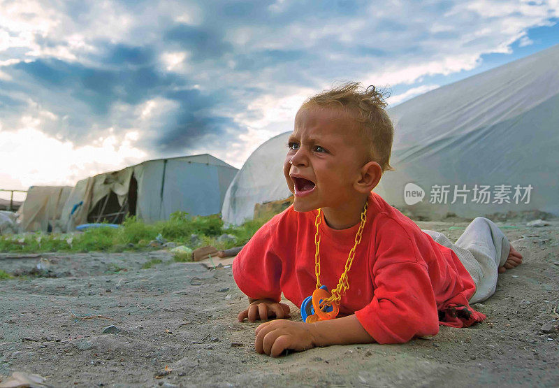 难民营里饥饿的孩子们
