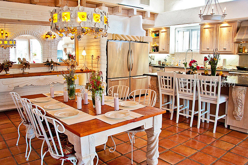 美食厨房在圣达菲风格的豪华地产家