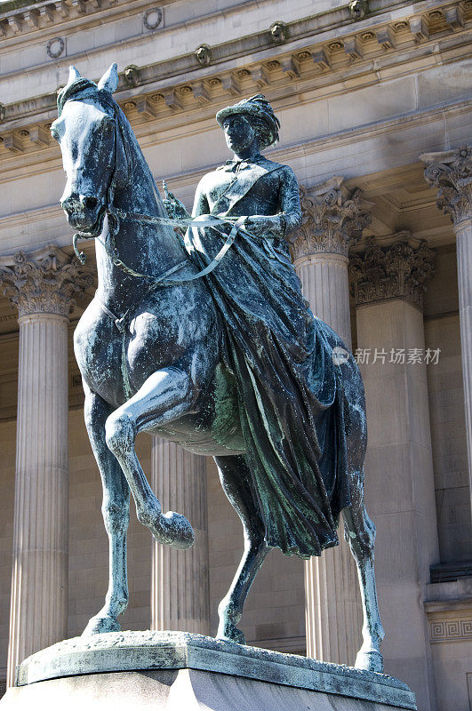 维多利亚女王马术雕像