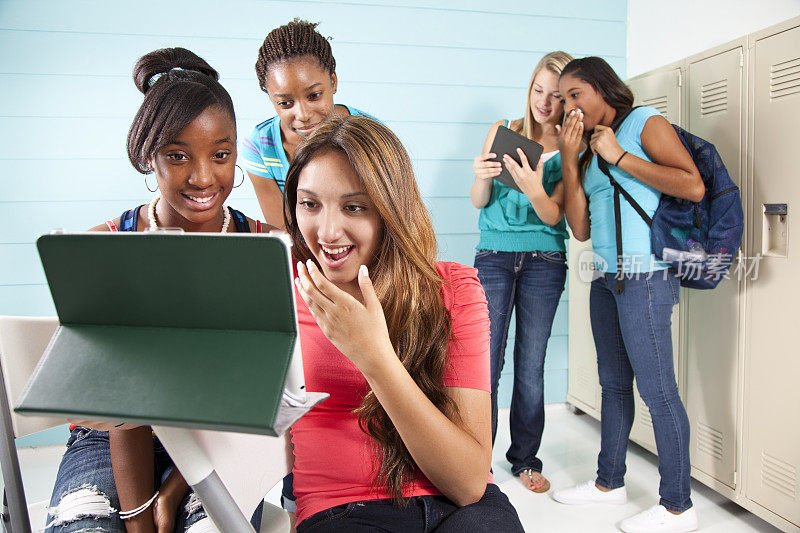 青少年利用网络技术欺负同学
