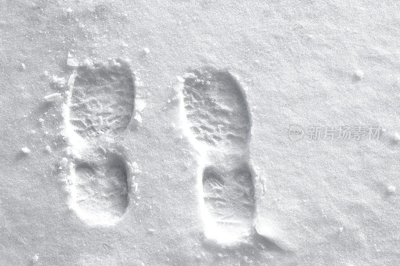 雪地里的脚印