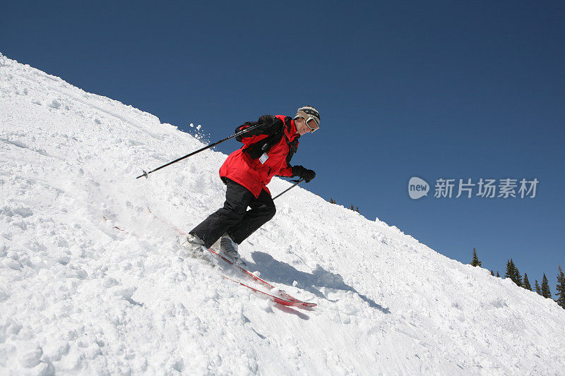 女人滑雪