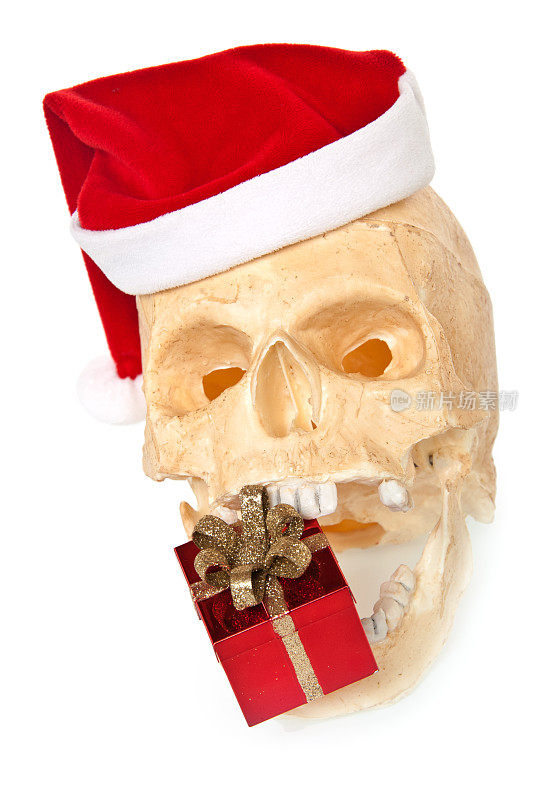 圣诞老人咬着圣诞头盖骨裹着礼物，孤立上白