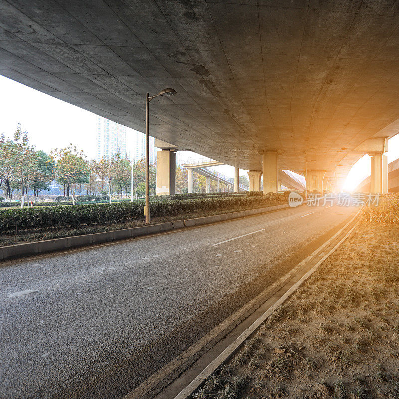 现代城市道路交叉口与交通