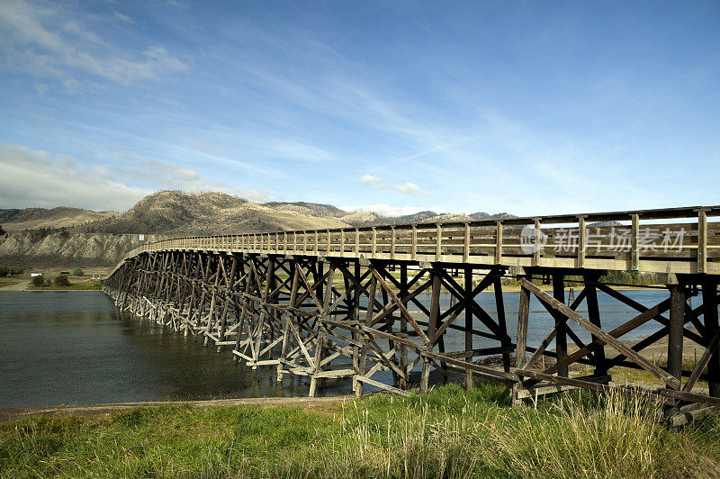 木桁架桥