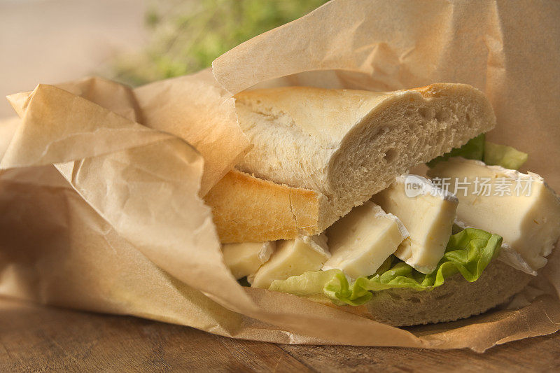 三明治:法式面包和布里干酪