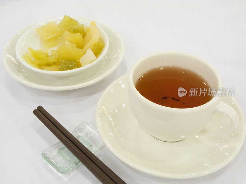 潮州式泡菜开胃菜配普洱茶