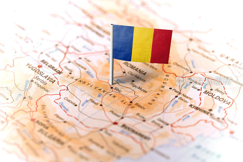 罗马尼亚用旗帜钉在地图上