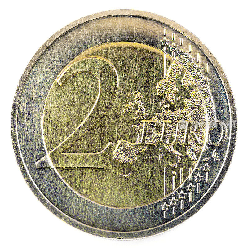 两枚白色背景的欧元硬币