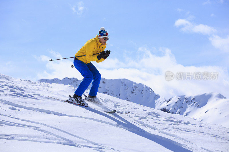 滑雪活跃的老年人滑雪滑雪者滑雪态度老化