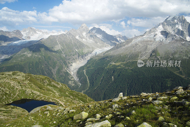 法国阿尔卑斯山的山脉景观