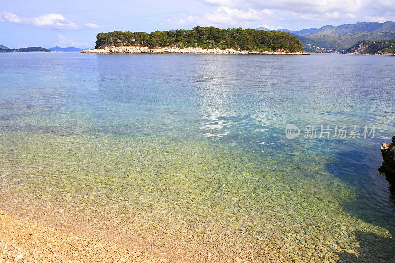 沙漠海滩，田园诗般的亚得里亚海，绿松石半透明的地中海海滩，埃拉菲提岛(科洛塞普，西潘和洛普)全景-达尔马提亚，克罗地亚