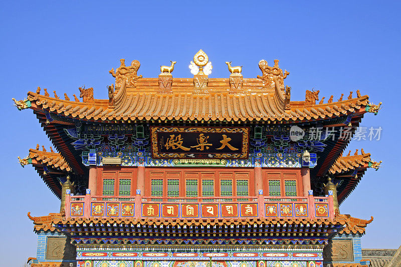 2015年2月6日，内蒙古呼和浩特市大昭寺的谷地宫殿建筑景观