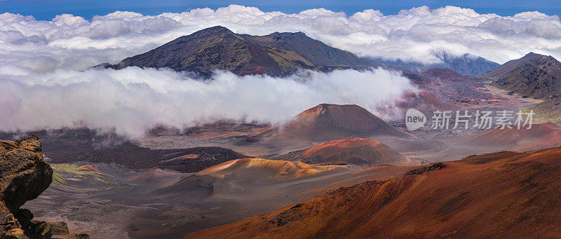 哈雷阿卡拉火山口顶部