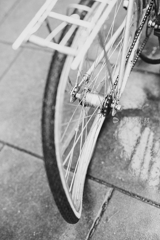自行车，弯轮胎，黑色和白色