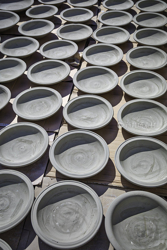 手工制作的陶瓷干燥