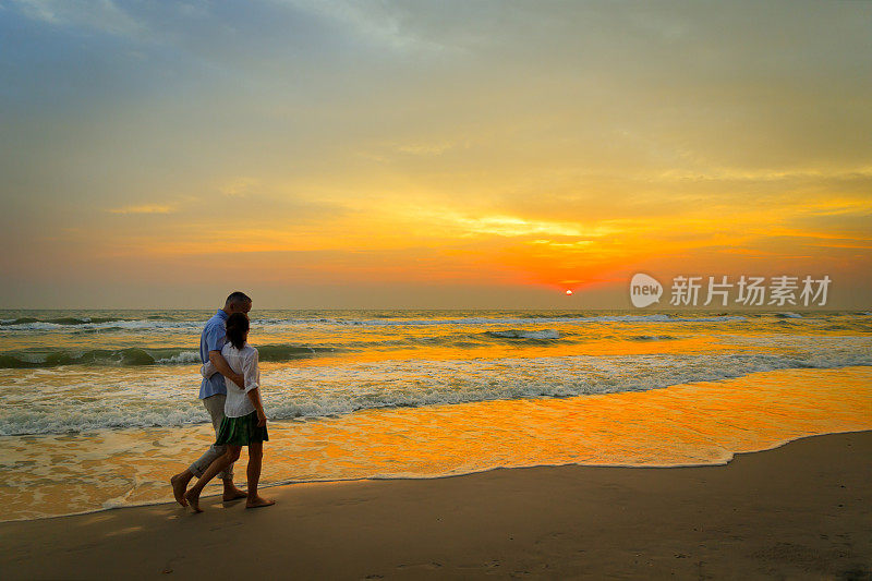 夫妇在海滩