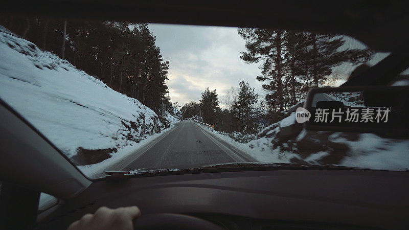 在挪威驾驶POV汽车:沿着峡湾