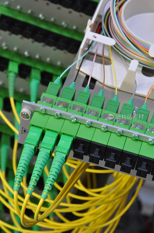 无源光网络中的光纤接头盒