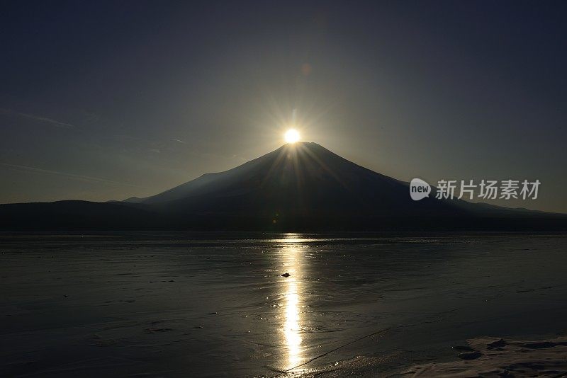 富士山钻石:日落在富士山，山中湖