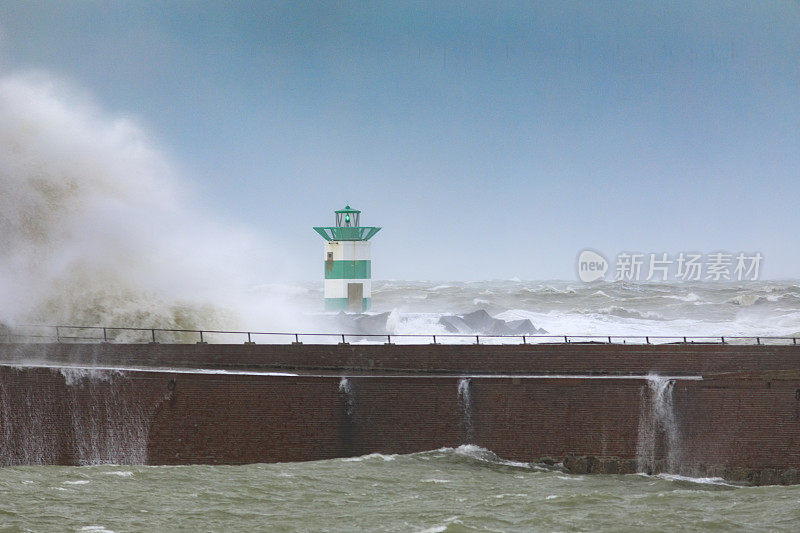 海牙海岸的暴风雨天气