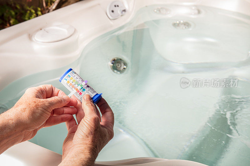 热水浴缸，温泉，游泳池水的化学测试条。