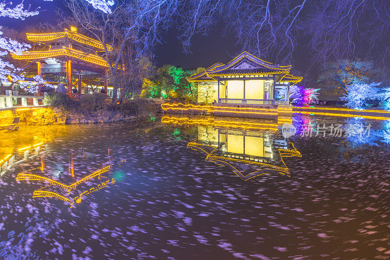 中国无锡古建筑湖夜