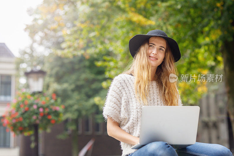 美丽的女大学生工作的想法