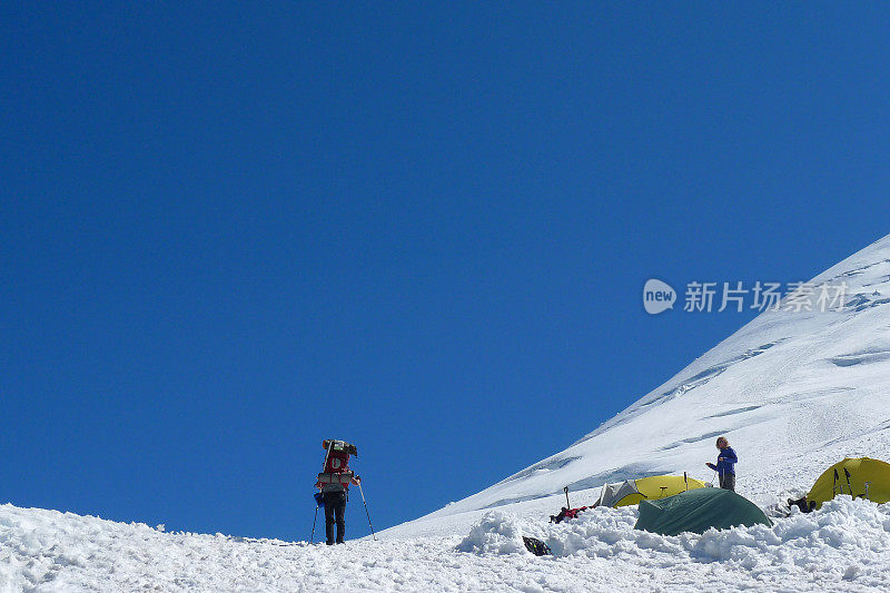 舒尔曼营，雷尼尔山