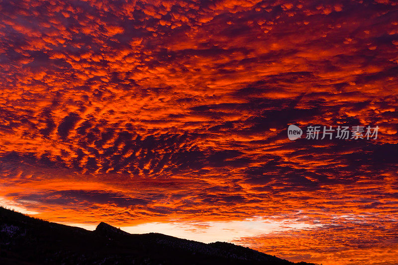 五彩缤纷的晚霞和天空