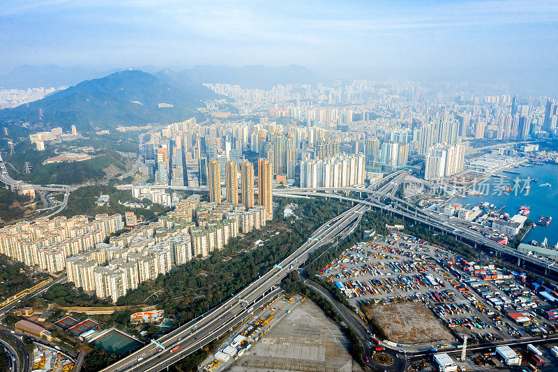 中国香港集装箱船码头的无人机视图