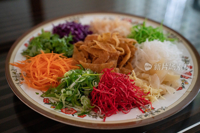 马来西亚的中国传统美食在中国新年期间生的食物代表着好运和繁荣