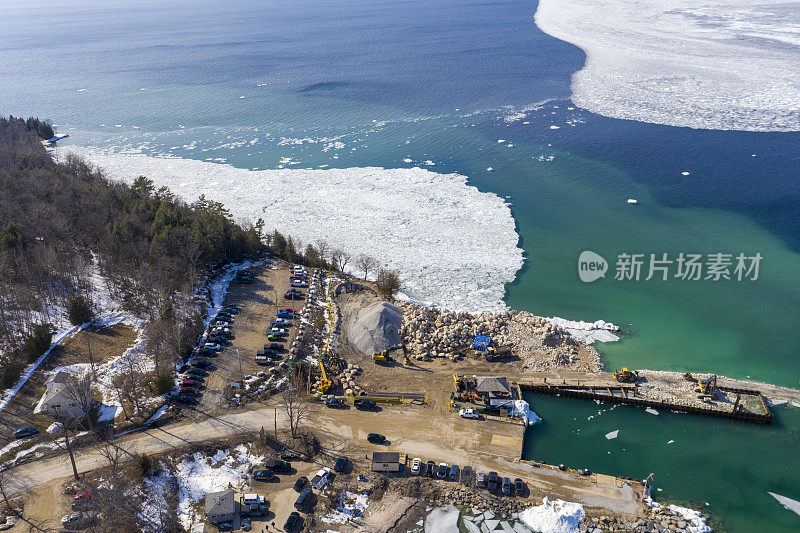 克里斯蒂安岛渡轮(雪松角码头)在拉方丹，小，加拿大，安大略省。