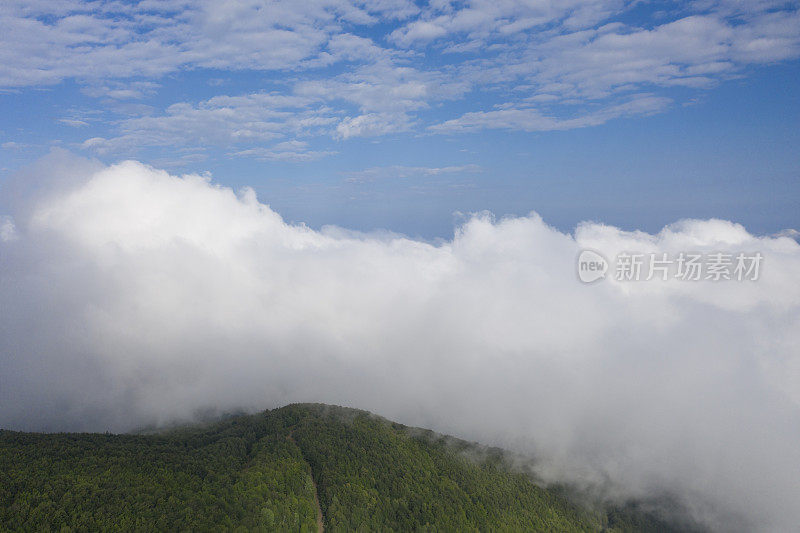 平流层上方的云海