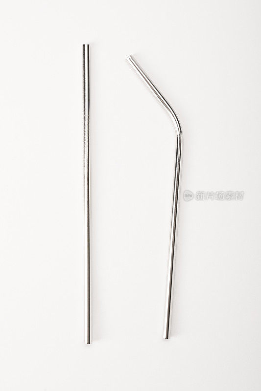 不锈钢可重复使用吸管套，白色背景金属吸管