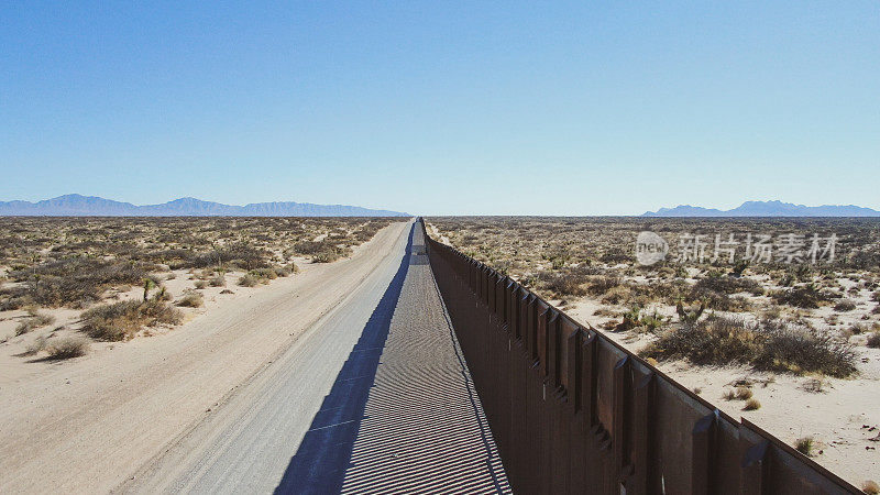墨西哥和美国之间的国际边界的无人机视图