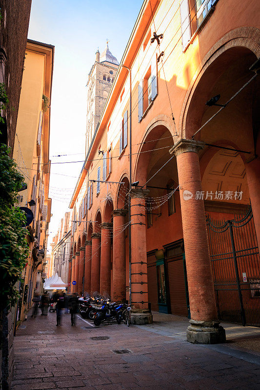 典型的意大利博洛尼亚街头生活