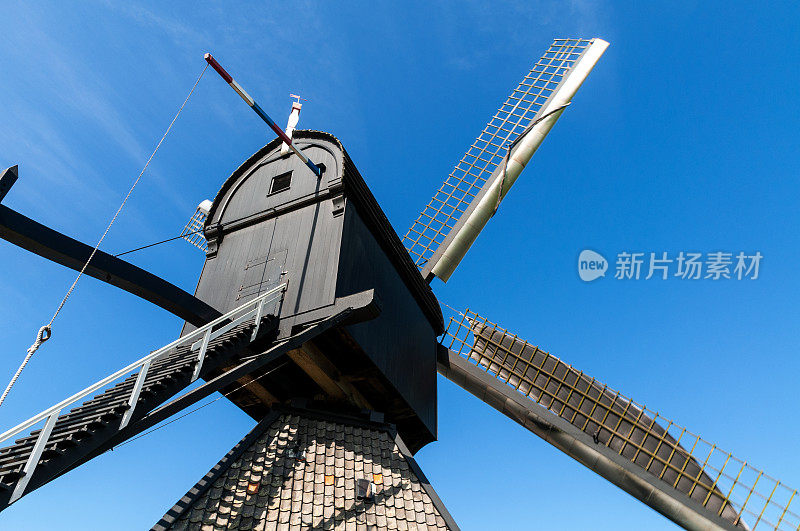传统的荷兰风车，在荷兰的Kinderdijk
