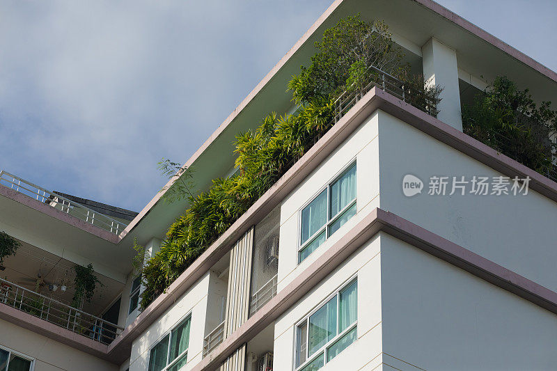 曼谷Chatuchak带屋顶花园的公寓大楼