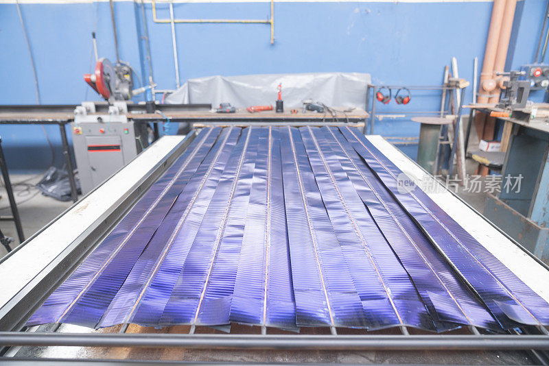 太阳能电池板工厂的面板特写